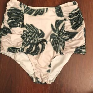 Kortni Jeane In The Palms Bottoms